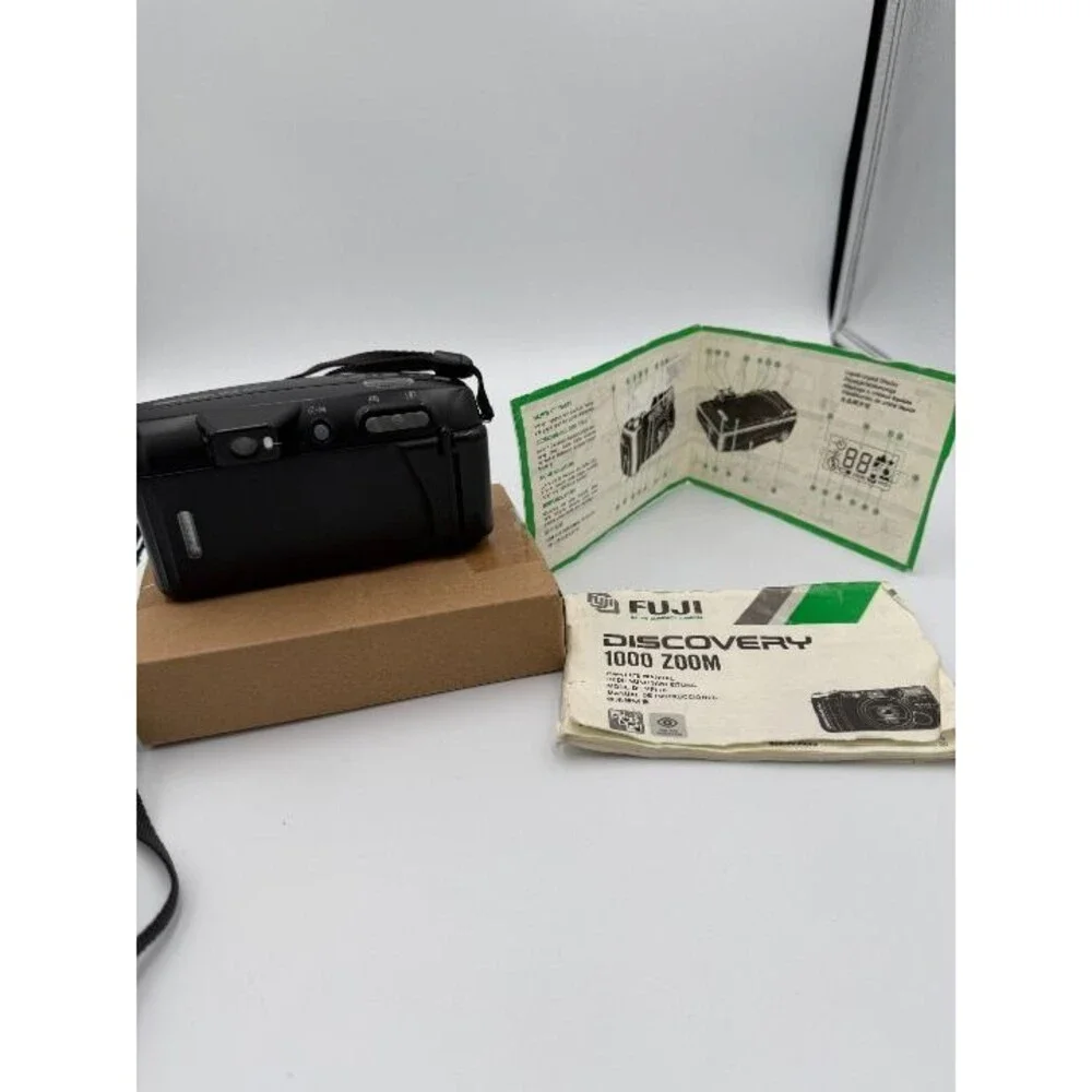 FUJI Discovery 1000 Zoom Black 35 mm Camera, 35-80mm Zoom Lens Panorama, Vintage